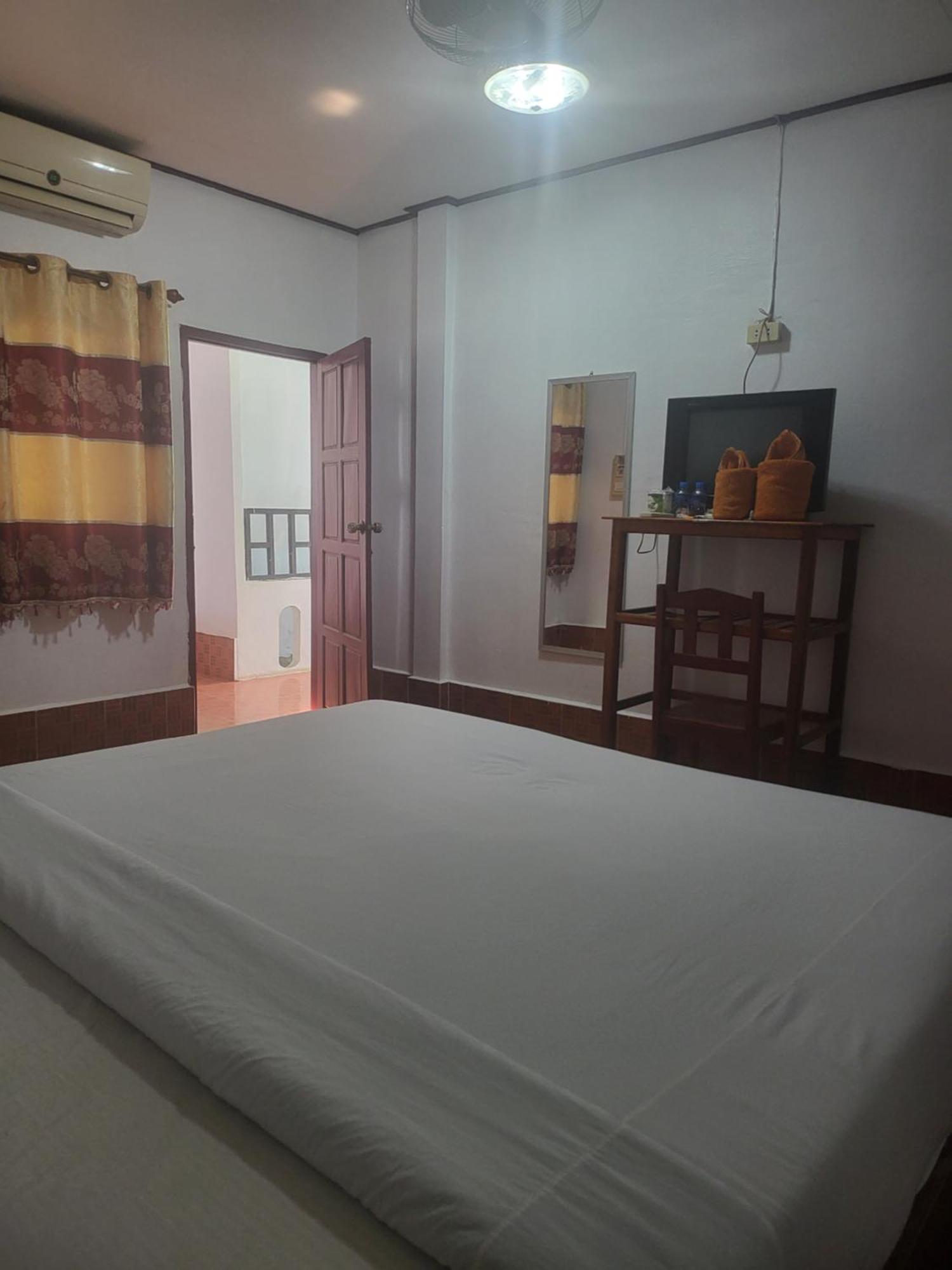 Vang Vieng Chanthala Hotel 1 Exterior photo